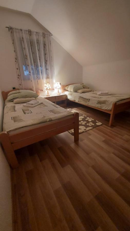 Apartment Slap Rakovica Exteriör bild